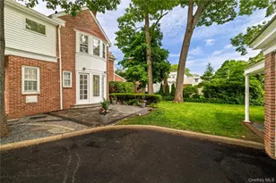 210 Demott Ave, Rockville Centre, NY 11570 - Photo 4