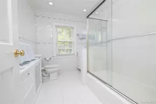 210 Demott Ave, Rockville Centre, NY 11570 - Photo 16