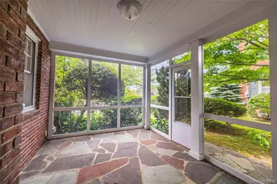 210 Demott Avenue, Rockville Centre, NY 11570 - Photo 20