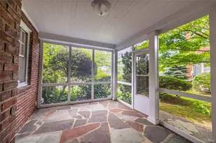 210 Demott Ave, Rockville Centre, NY 11570 - Photo 20