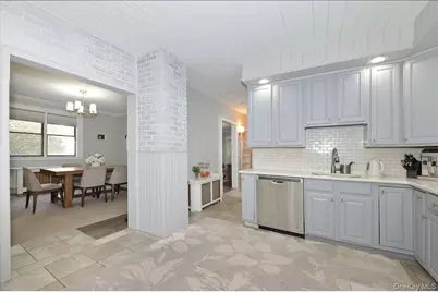 36 Barwick Street, Floral Park, NY 11001 - Photo 18