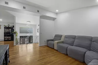 4 Medford Place, Nanuet, NY 10954 - Photo 2