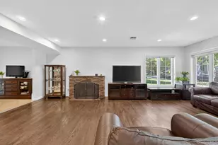 60 Plymouth Rd, Great Neck, NY 11023 - Photo 4