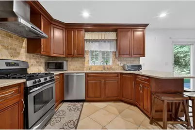 60 Plymouth Road, Great Neck, NY 11023 - Photo 12