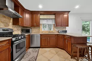 60 Plymouth Rd, Great Neck, NY 11023 - Photo 12