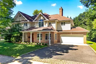 60 Plymouth Rd, Great Neck, NY 11023 - Photo 2