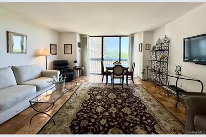 27110 Grand Central Parkway #6Y, Floral Park, NY 11005 - Photo 4
