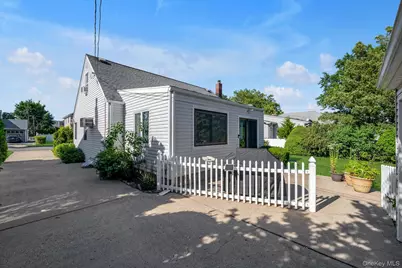 106 Campbell Street, New Hyde Park, NY 11040 - Photo 18