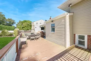 9 Wayne Pl, Commack, NY 11725 - Photo 34