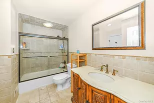 9 Wayne Pl, Commack, NY 11725 - Photo 20