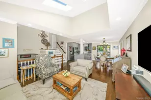 9 Wayne Pl, Commack, NY 11725 - Photo 6