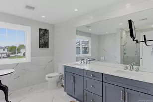 240 Clocks Blvd, Massapequa, NY 11758 - Photo 24