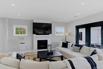 240 Clocks Boulevard, Massapequa, NY 11758 - Photo 16