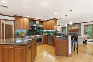17 Holden Ln, Bayville, NY 11709 - Photo 10