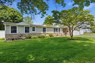 322 Columbia St, Holbrook, NY 11741 - Photo 2