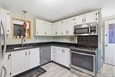 322 Columbia Street, Holbrook, NY 11741 - Photo 8
