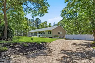 20 Charter Ct, Manorville, NY 11949 - Photo 2