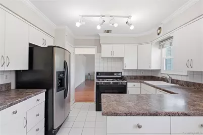 6 Carol Court, East Setauket, NY 11733 - Photo 12