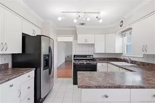 6 Carol Ct, East Setauket, NY 11733 - Photo 12