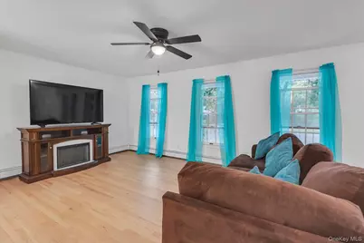 47 Wendy Drive, Farmingville, NY 11738 - Photo 6