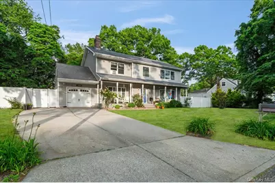 7 Maple Avenue, Holbrook, NY 11741 - Photo 2