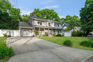 7 Maple Ave, Holbrook, NY 11741 - Photo 2
