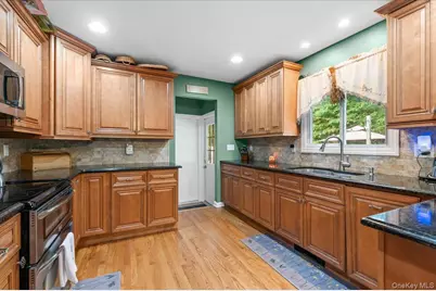 7 Maple Avenue, Holbrook, NY 11741 - Photo 14