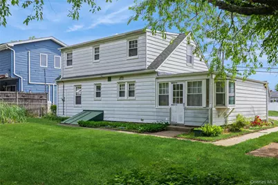 10 Laurel Road, Ronkonkoma, NY 11779 - Photo 2