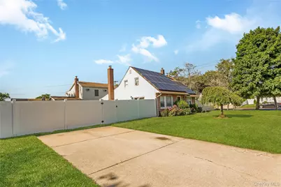 65 Club Lane, Levittown, NY 11756 - Photo 2