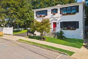 25 Van Duzen Pl, Tuckahoe, NY 10707 - Photo 2