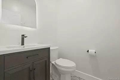24 Middle Lane, Westbury, NY 11590 - Photo 20