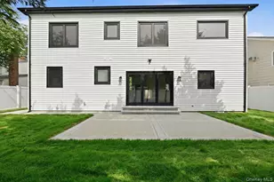24 Middle Ln, Westbury, NY 11590 - Photo 46