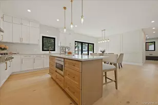 24 Middle Ln, Westbury, NY 11590 - Photo 18
