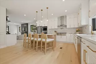 24 Middle Ln, Westbury, NY 11590 - Photo 14