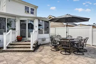 228 W Clearwater Rd, Lindenhurst, NY 11757 - Photo 20