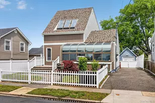 228 W Clearwater Rd, Lindenhurst, NY 11757 - Photo 2