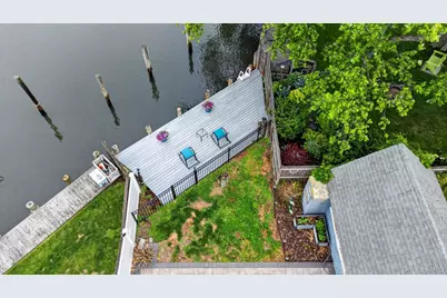 228 W Clearwater Road, Lindenhurst, NY 11757 - Photo 30