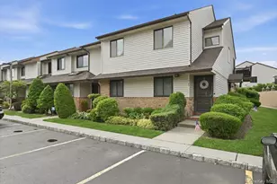 127 Laurel Ln, Wantagh, NY 11793 - Photo 4