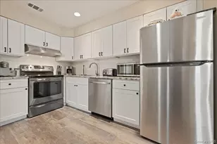 127 Laurel Ln, Wantagh, NY 11793 - Photo 16