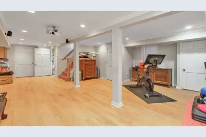 21 Bayview Avenue, Great Neck, NY 11021 - Photo 26