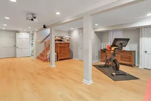 21 Bayview Ave, Great Neck, NY 11021 - Photo 26
