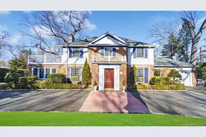 21 Bayview Avenue, Great Neck, NY 11021 - Photo 1
