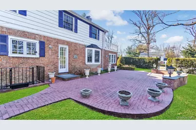 21 Bayview Avenue, Great Neck, NY 11021 - Photo 30