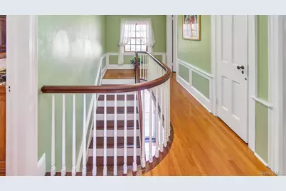 21 Bayview Avenue, Great Neck, NY 11021 - Photo 16