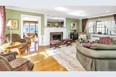 21 Bayview Avenue, Great Neck, NY 11021 - Photo 4