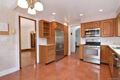 304 Crestwood Avenue, Tuckahoe, NY 10707 - Photo 10