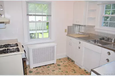53 Ogden Avenue, White Plains, NY 10605 - Photo 8