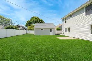 130 Coach Ln, Levittown, NY 11756 - Photo 36