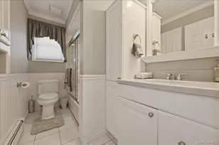 1022 White Birch Ln, Wantagh, NY 11793 - Photo 16