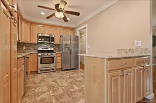 1022 White Birch Ln, Wantagh, NY 11793 - Photo 8